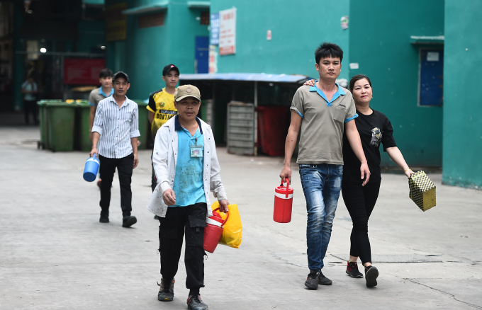 Công nhân bị cắt giảm khó tiếp cận gói hỗ trợ